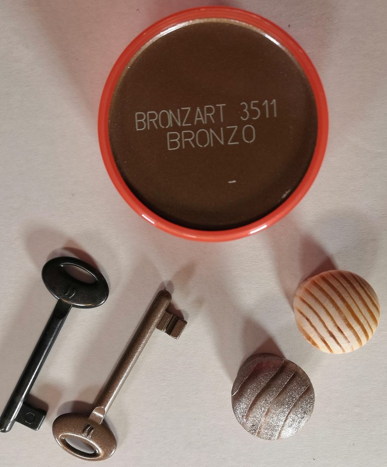 Trasformare qualsiasi superficie in bronzo o rame è semplice e veloce con la nostra linea di spray di BronzArt ed  Effetti Metallici.